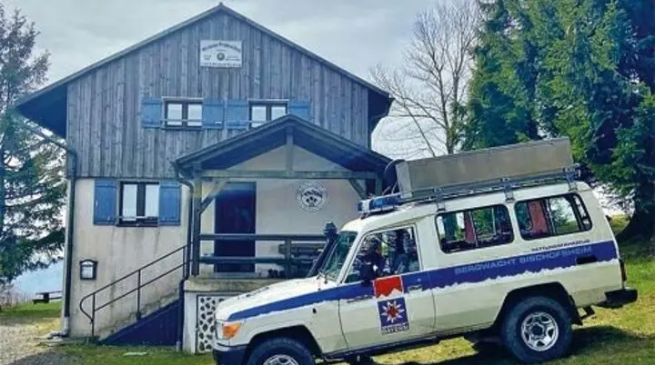 Die Bergwacht vor unserer Hütte | © Bergbund Würzburg