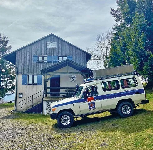 Die Bergwacht vor unserer Hütte | © Bergbund Würzburg